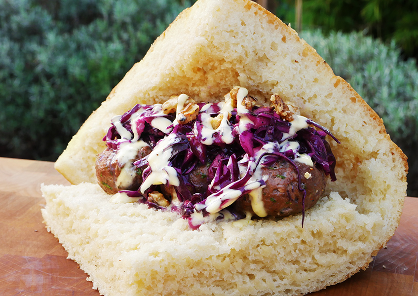 Bild 1 - Bisonkfte mit Rotkrautsalat in Pide