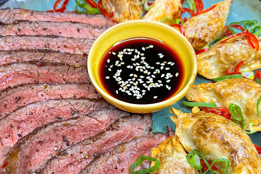 Bild 1 - Dry Aged Galicien Flank Steak mit Shrimp Gyoza aus dem Air Fryer