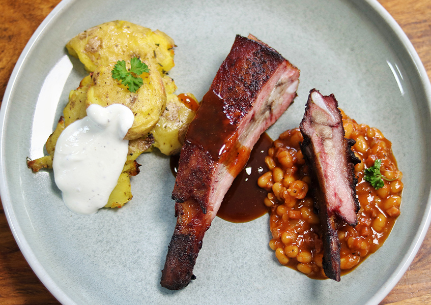 Bild 1 - Duroc St. Louis Style Spare Ribs mit BBQ Beans und Smashed Potatoes