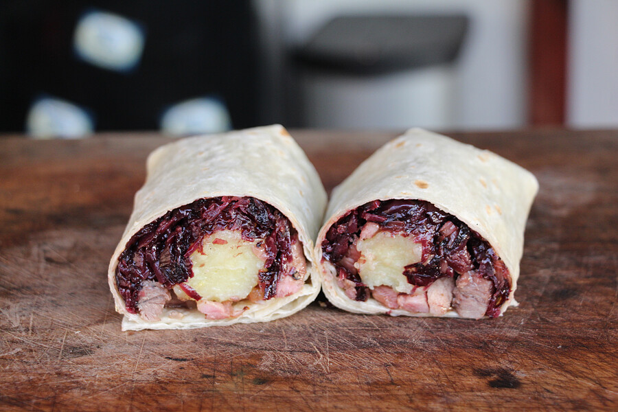 Bild 1 - Winterlicher Wrap mit Ente, Rotkohl und Kartoffelklen