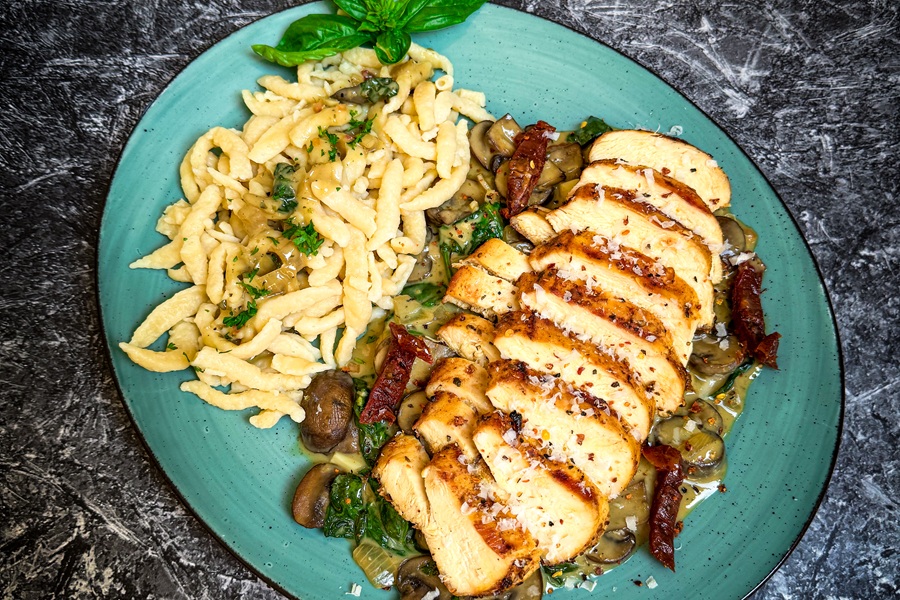 Bild 1 - H�hnchenbrustfilet mit Champignon-Spinat-Sauce