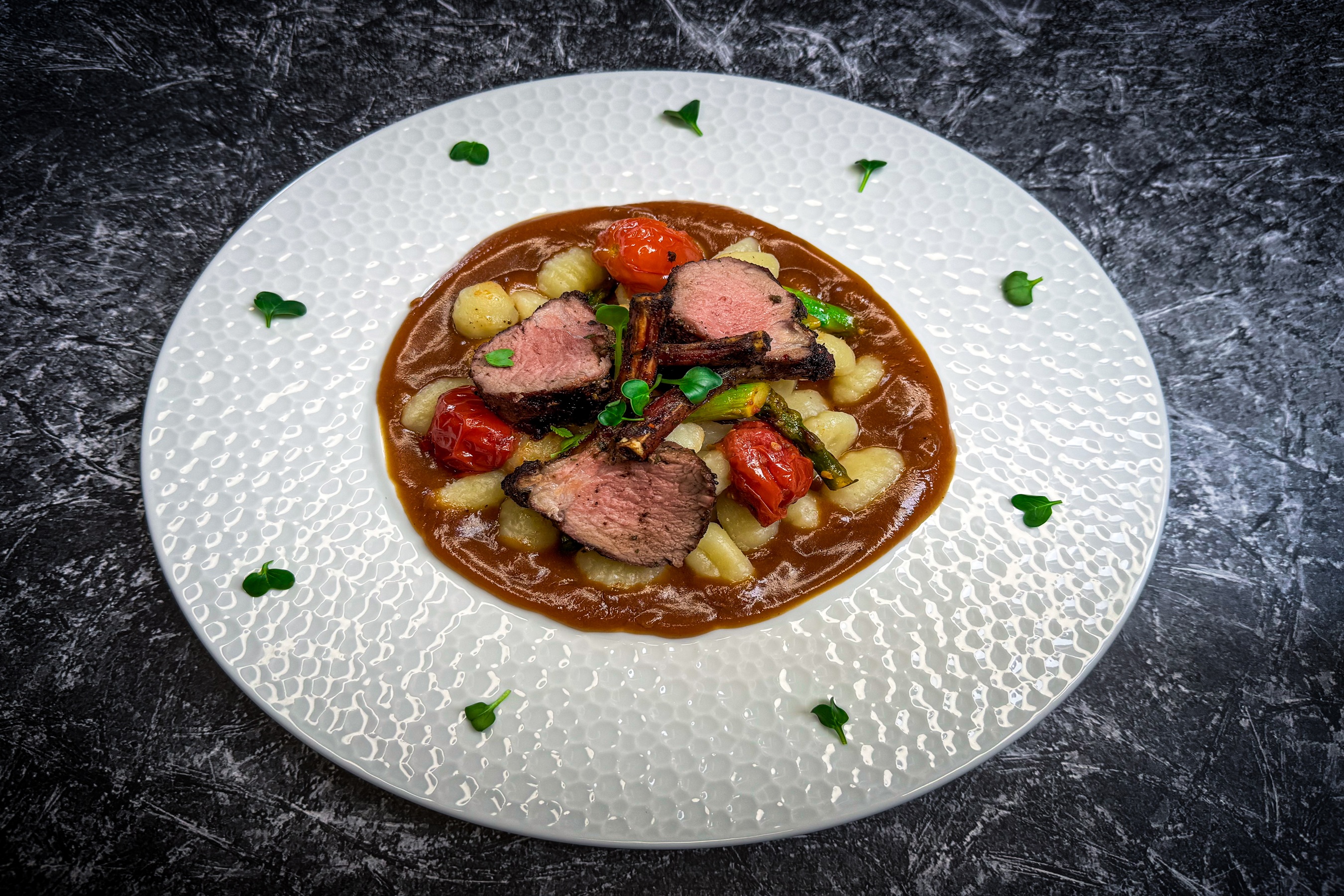 Bild 1 - Lammkarree mit Gnocchi, Spargel & leichter Bratensauce