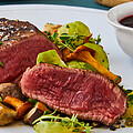 Rinderhftsteak auf Krbisstampf mit Pilzen