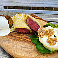 Irischer Lammlachs im Bltterteig mit Ziegenkse und Fcherkartoffeln