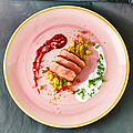 Irischer Lammlachs mit Couscous und Joghurt-Minz-Sauce