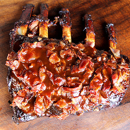 St. Louis Ribs mit Bacon-Zwiebel-Kruste