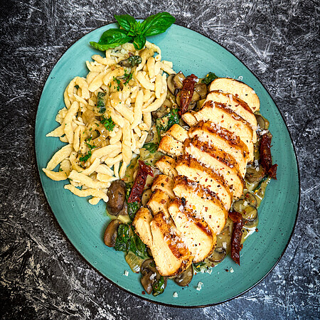 H�hnchenbrustfilet mit Champignon-Spinat-Sauce